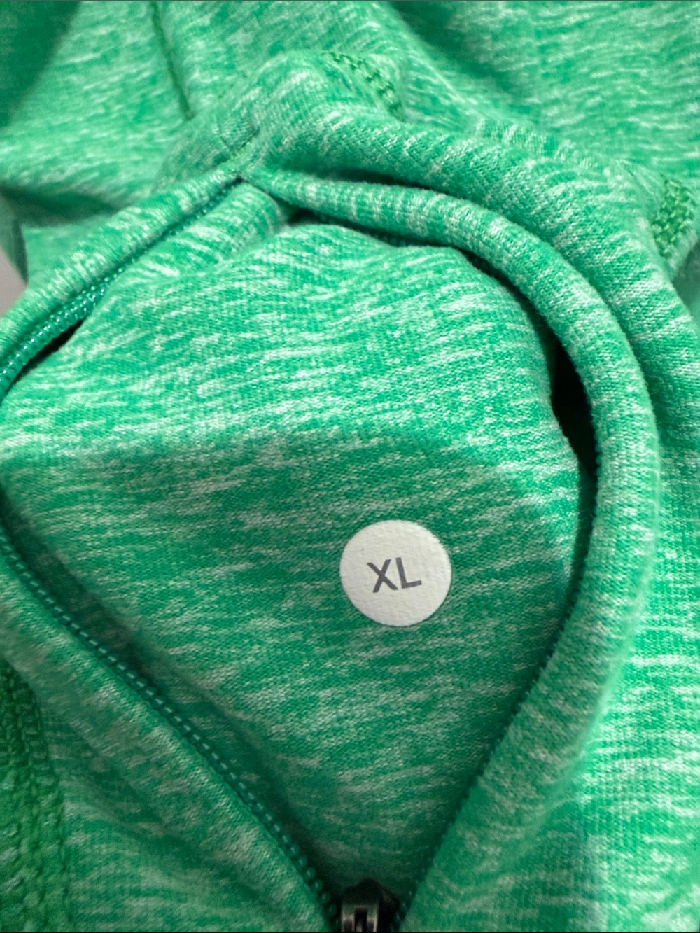 Lululemon men’s long sleeve in green - Picture 9 of 9